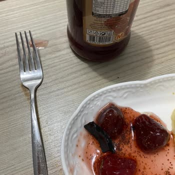 Çilek Reçelinde Tehlikeli Plastik Parçası