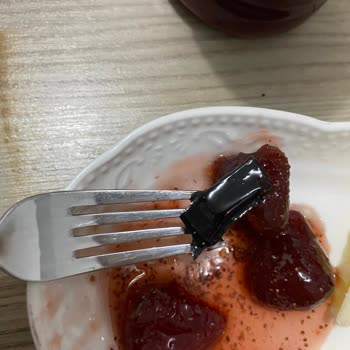 Çilek Reçelinde Tehlikeli Plastik Parçası