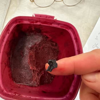 IFF's Karadut Sorbe Paketinden Çıkan Tehlikeli Plastik Parça!