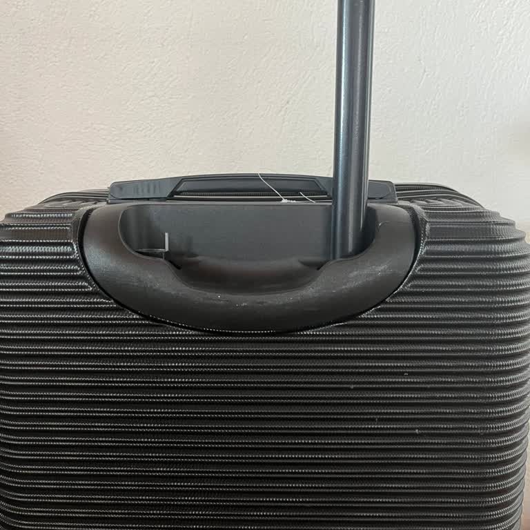 Zarar Gören Valiz Ve İlgisiz Müşteri Hizmetleri