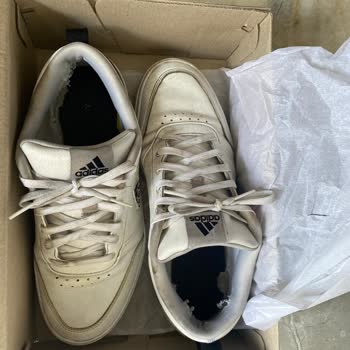 Adidas Ayakkabıda Beklenmedik Yırtılma