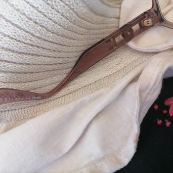 Versace Glasses Cause Pain Behind Ears – No Permanent Fix