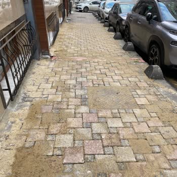Buzlu Kaldırımlar: Tehlikeli Ve Eksik İş Tamamlanması