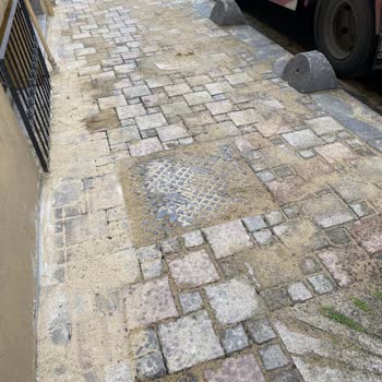 Buzlu Kaldırımlar: Tehlikeli Ve Eksik İş Tamamlanması