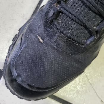 Kalitesiz Ayakkabı Ve İlgisiz Müşteri Hizmetleri