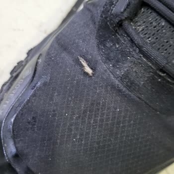 Kalitesiz Ayakkabı Ve İlgisiz Müşteri Hizmetleri