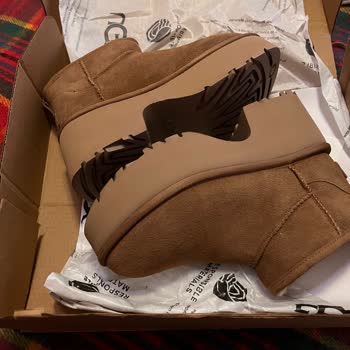 Boyner'den Gelen Ugg Botlar Orijinal Kutusunda Değil