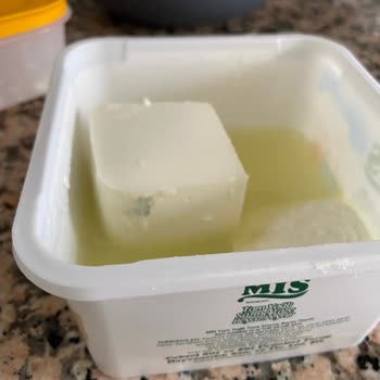 Küflü Peynir Şoku: Bebeklerim Tehlikede!