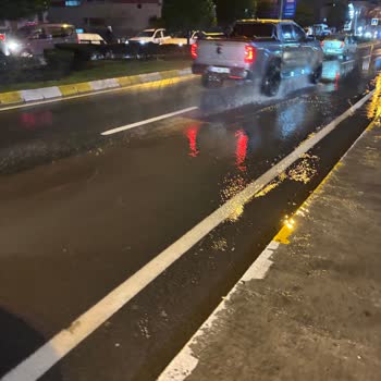 Sancaktepe'de Yağmurlu Günlerde Kaldırım Mağduriyeti