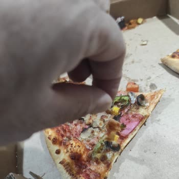 Hijyen Sorunu: Pizzadan Çıkan Kıl