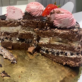 Dilek Pastanesi Çilekli Diye Muzlu Pasta Satışı Şoke Etti!