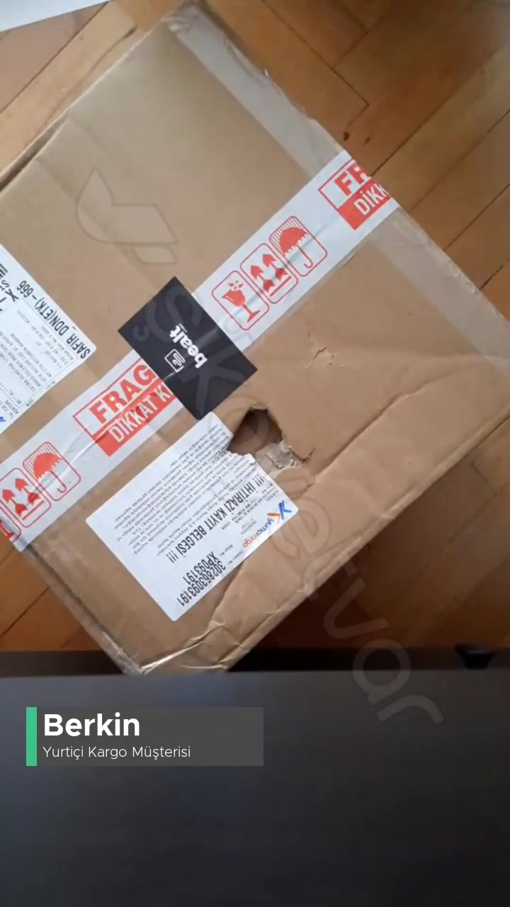 Yurtiçi Kargo Kutu Üstten Darbe Alıp Kutuyu Delip Ürünü Parçalamış! videonun kapak resmi