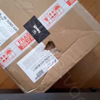 Yurtiçi Kargo Kutu Üstten Darbe Alıp Kutuyu Delip Ürünü Parçalamış!