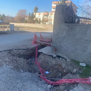 Uzun Süren Elektrik Çalışmaları Ve Yağmurda Oluşan Sorunlar