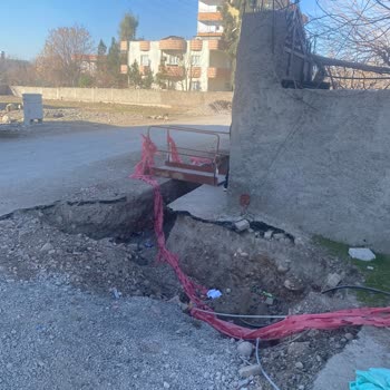 Uzun Süren Elektrik Çalışmaları Ve Yağmurda Oluşan Sorunlar
