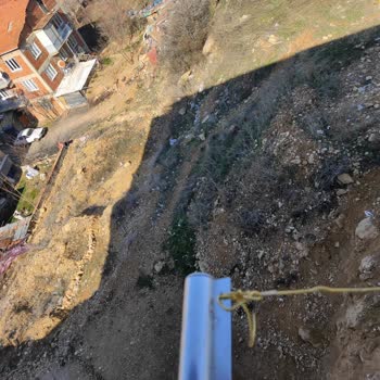 Çocuklar İçin Tehlike Arz Eden Uçurum