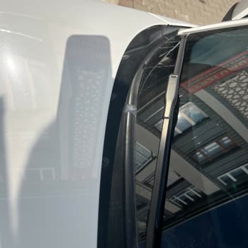 BMW 1 Serisi Ön Cam Fitili Sorunu Ve Müşteri Memnuniyetsizliği