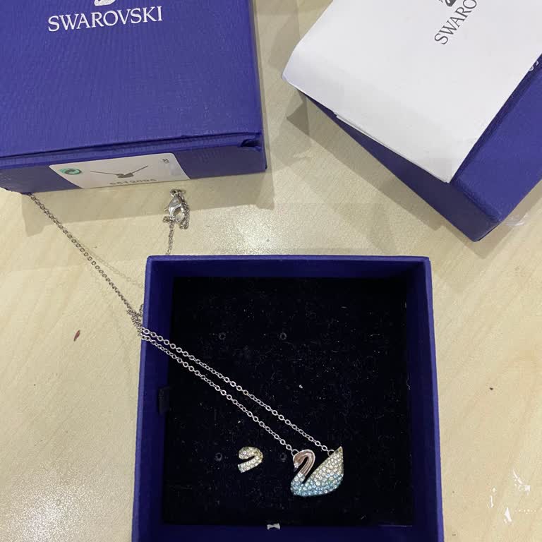 Swarovski Kolye: Taşlar Dökülüyor, Yanıt Yok!