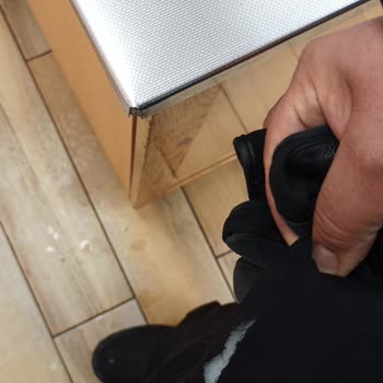 Sivri Kenar Montumu Yırtarken Müdürün Umursamaz Tavrı