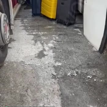 Kamil Koç Valizler Sırılsıklam Rezil!