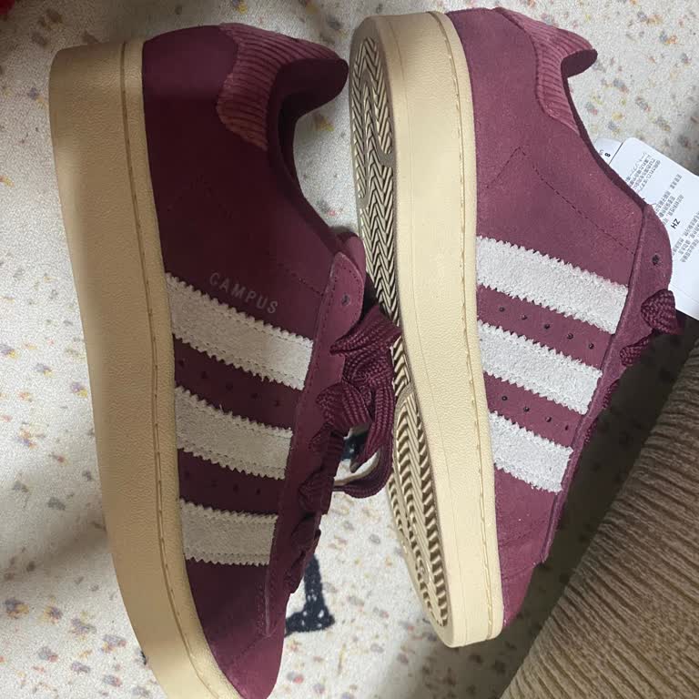 Adidas'tan Beklenmedik Renk Solması Sorunu