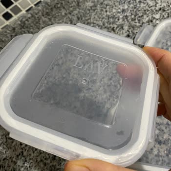 Kırılan Kapaklar Yüzünden Kullanılamayan Saklama Kapları