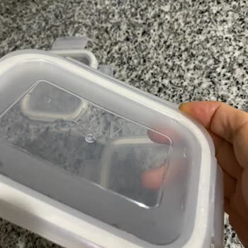 Kırılan Kapaklar Yüzünden Kullanılamayan Saklama Kapları