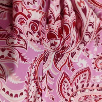 Yüksek Fiyatlı Elbise Kesim Hatası İle Çöp Oldu