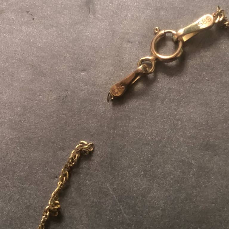 Bayar Gold'dan Aldığım Kolye Sürekli Kopuyor Ve Firma İlgisiz!