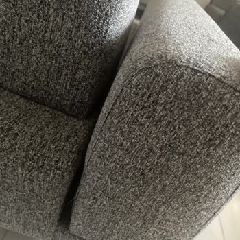 Kalitesiz Mobilya Ve Rahatsız Yatak Deneyimi