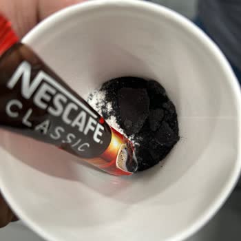 Nescafe Paketinde Siyah Toz Şoku
