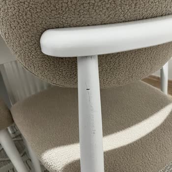 Kırık Ve Hasarlı Mobilyalarla Gelen Hayal Kırıklığı