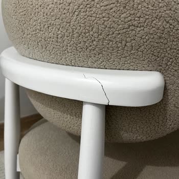 Kırık Ve Hasarlı Mobilyalarla Gelen Hayal Kırıklığı