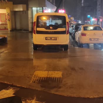 Kaldırımlar Engelleniyor, Geçiş İmkansızlaşıyor