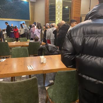 Beklenmedik Kalabalık Ve Yetersiz Hizmetle Hayal Kırıklığı