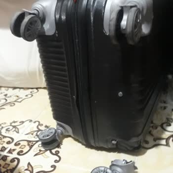 Valizlerin Tekerlekleri Kırık Teslim Edildi