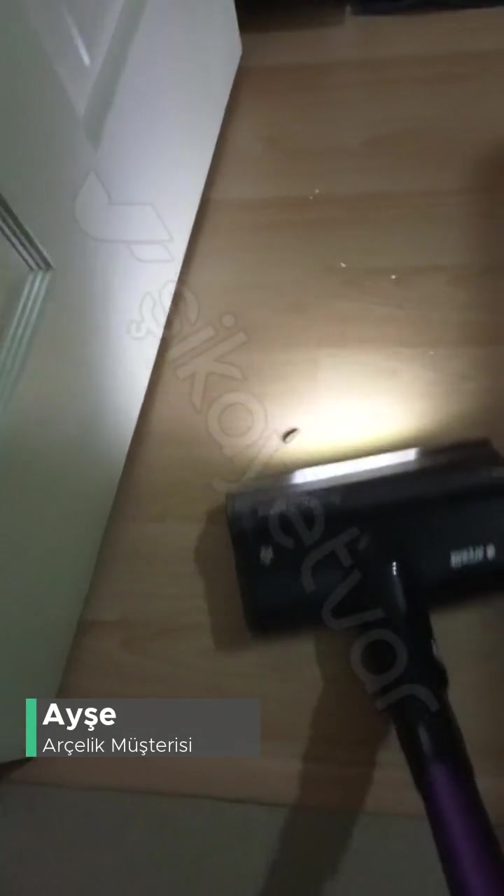 Arçelik Dik Süpürge Süpürdüğü Çöpleri Döküyor! videonun kapak resmi