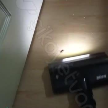 Arçelik Dik Süpürge Süpürdüğü Çöpleri Döküyor!