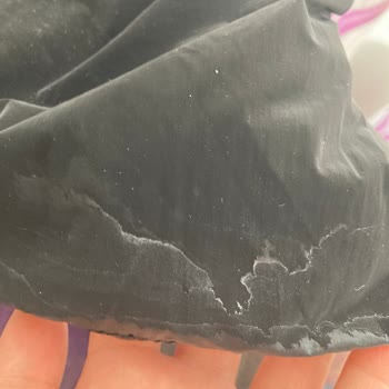 Mavi Montta Kalıcı Su Lekeleri Üzüntü Yarattı