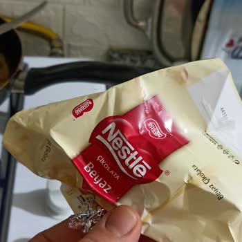 Nestle Beyaz Çikolata Eriyor Mu?