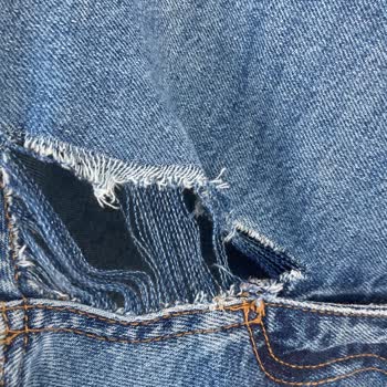 Fabrika Marka Kot Pantolonun İlk Yıkamada Yırtılması