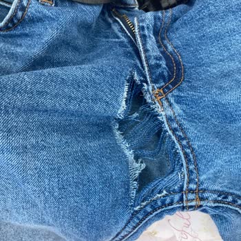 Fabrika Marka Kot Pantolonun İlk Yıkamada Yırtılması