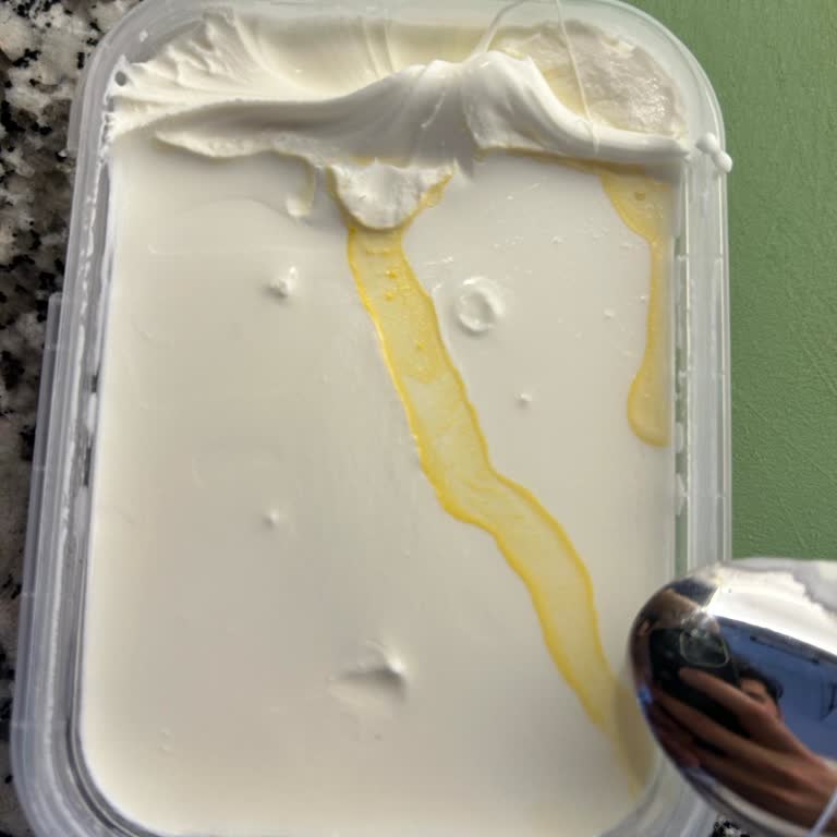 Kebir Kaymak Üzerindeki Sarı Leke Sorunu