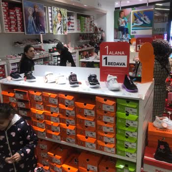 FLO Mağazası Kampanya Karmaşası Ve Müşteri İlgisizliği