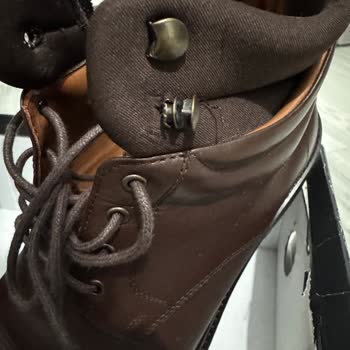 Derimod Botun Metal Parçası Kısa Sürede Yerinden Çıktı