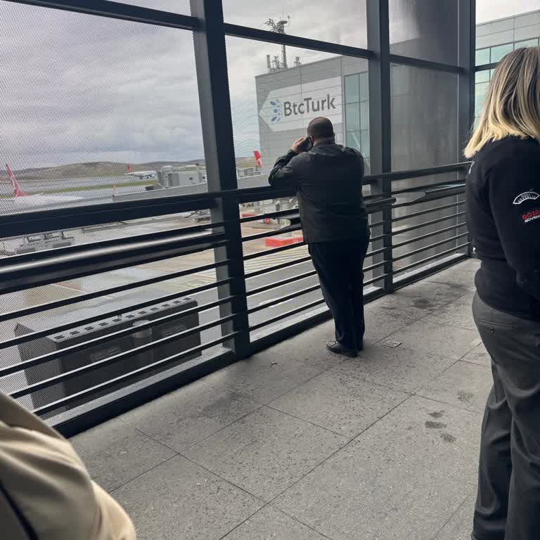 İstanbul Havalimanı'nda Kaybolan Yönlendirme Ve Bilgi Eksikliği