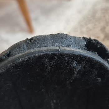 Gezer Terliklerde Hayal Kırıklığı: 2 Haftada Parçalanan Tabanlar