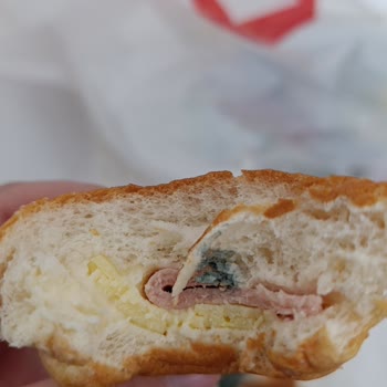 BİM'den Aldığım Küflü Sandviç Şoku