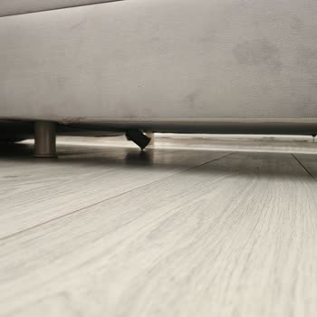 Yeni Alınan Köşe Koltuğun Ayakları İlk Günden Kırıldı