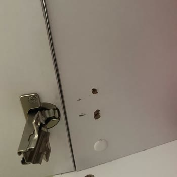 Çilek Odası Dolap Sorunu: Sararma Ve Vida Problemleri